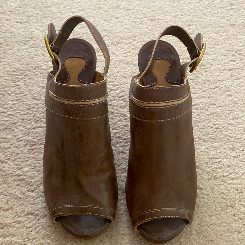 Chloe peep toe soft leather sandals 9.5